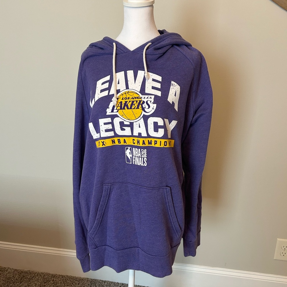 Lakers purple XL sweatshirt men’s.